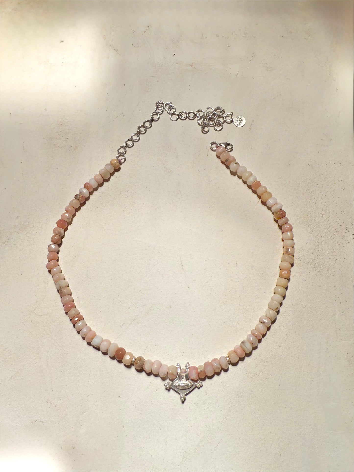 Hirz Necklace with pink opal
